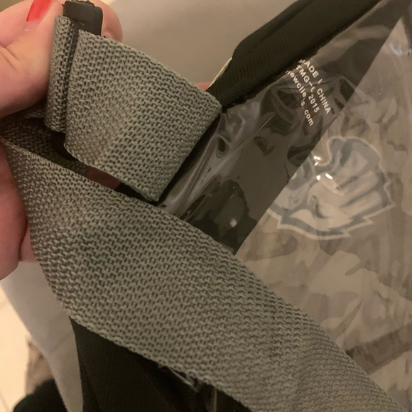 #SOLD#NFL OFFICIAL EAGLES CROSSBODY CLEAR MED BACKPACK ADJUSTABLE 1 STRAP STAD - Picture 8 of 12